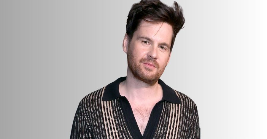 Mistério em Cemetery Road (2025): Elenco, Onde Assistir e Tudo Sobre 7 Tom Riley