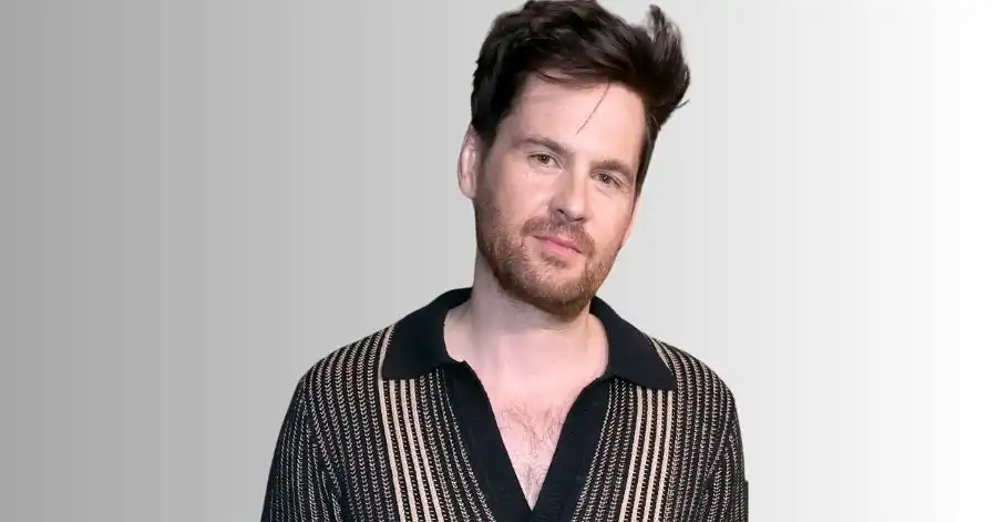 Mistério em Cemetery Road (2025): Elenco, Onde Assistir e Tudo Sobre 8 Tom Riley
