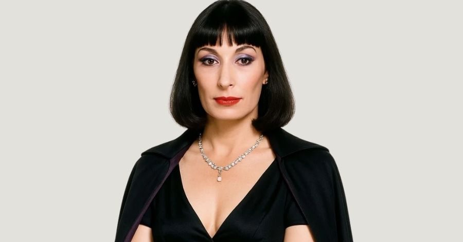 Bailarina (2025): Elenco, Onde Assistir e Tudo Sobre 3 Anjelica Huston