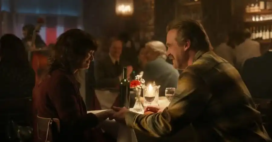 10 SPOILERS chocantes do Final de Stranger Things 9 Hopper e Joyce