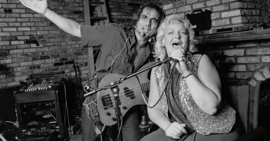 Song Sung Blue: Um Sonho a Dois | História Real do Filme 3 Lightning & Thunder