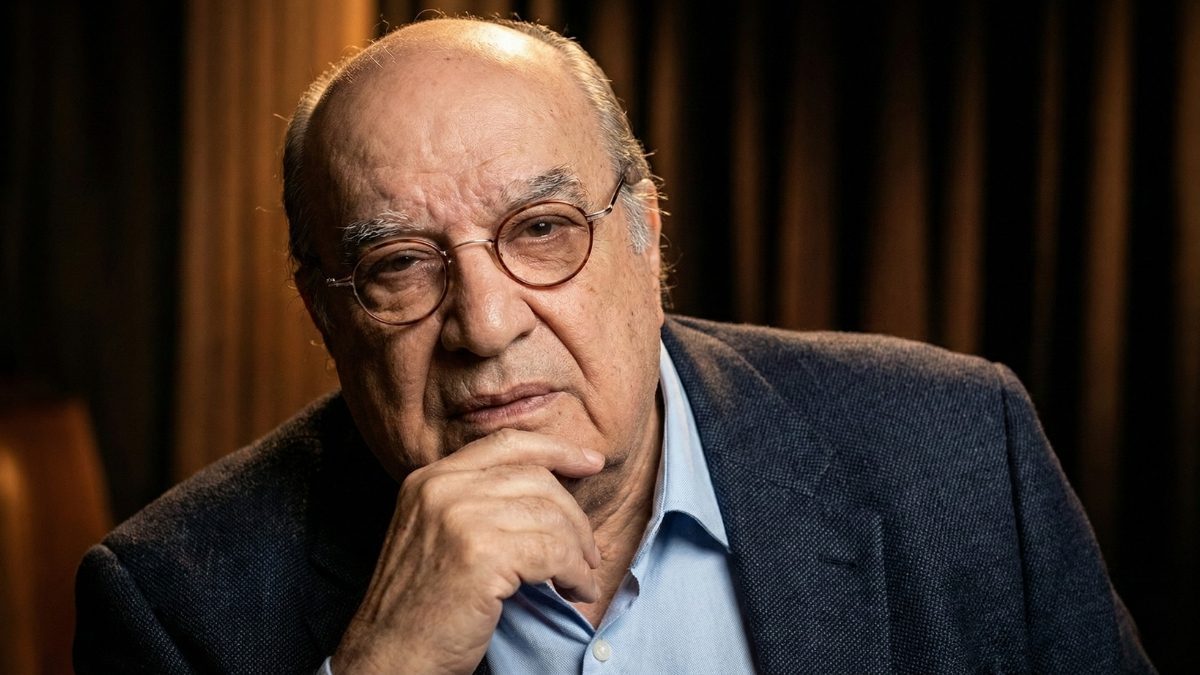 Atores de Terra Nostra que já morreram: Confira a lista atualizada 2026 (elenco e participações) 12 Antônio Abujamra