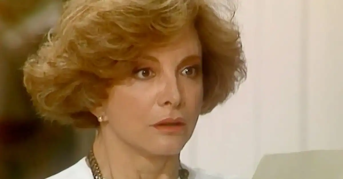 Resumo de Rainha da Sucata 19/03: Laurinha MORRE após se jogar do telhado? 4 laurinha