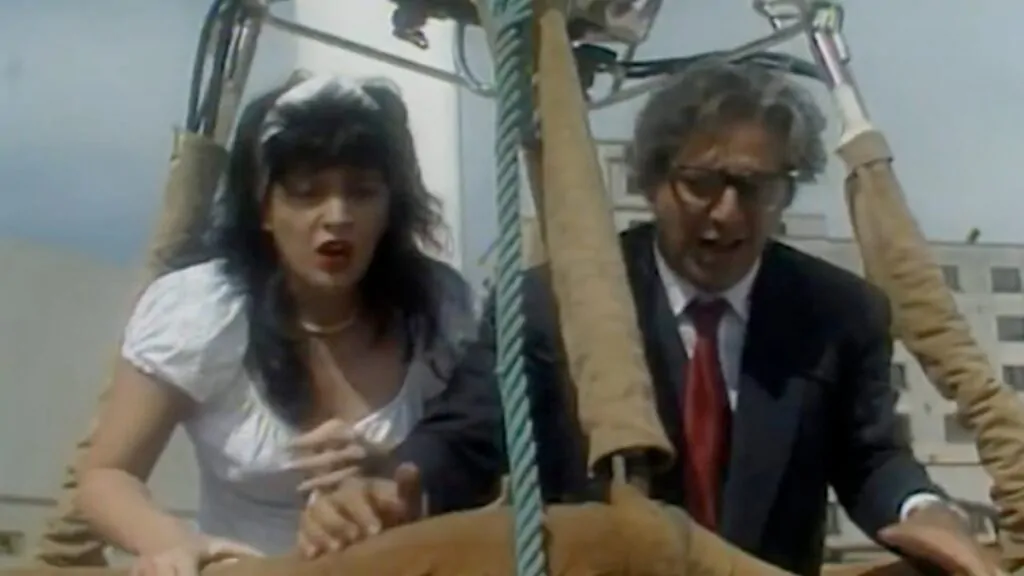 Resumo Rainha da Sucata 25/03