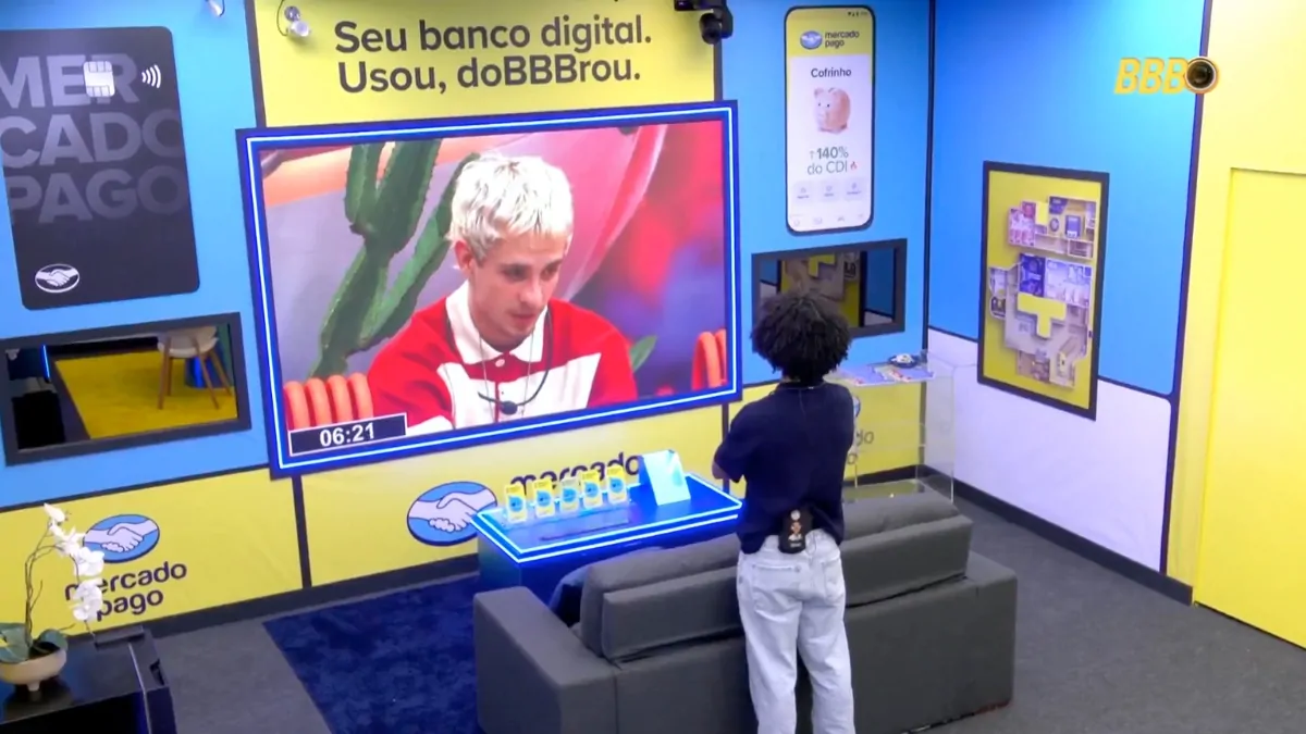 Que horas Juliano vai para o Quarto Secreto