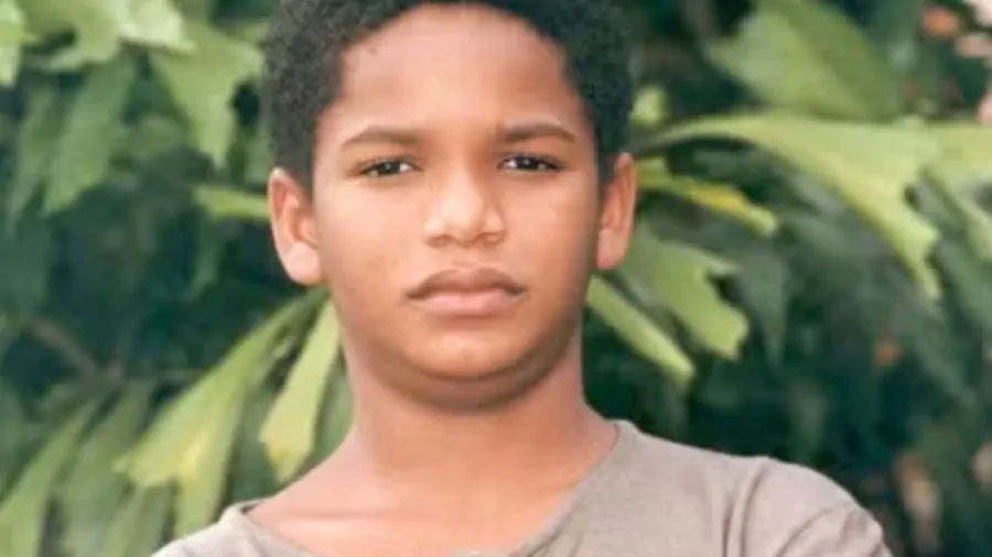 José Alceu aparece sério após descobrir que é filho de Gumercindo, em cena marcante de revelação e conflito familiar na novela