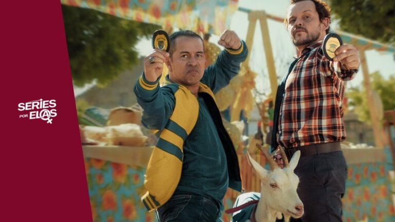 Dois homens com cabra em feira.