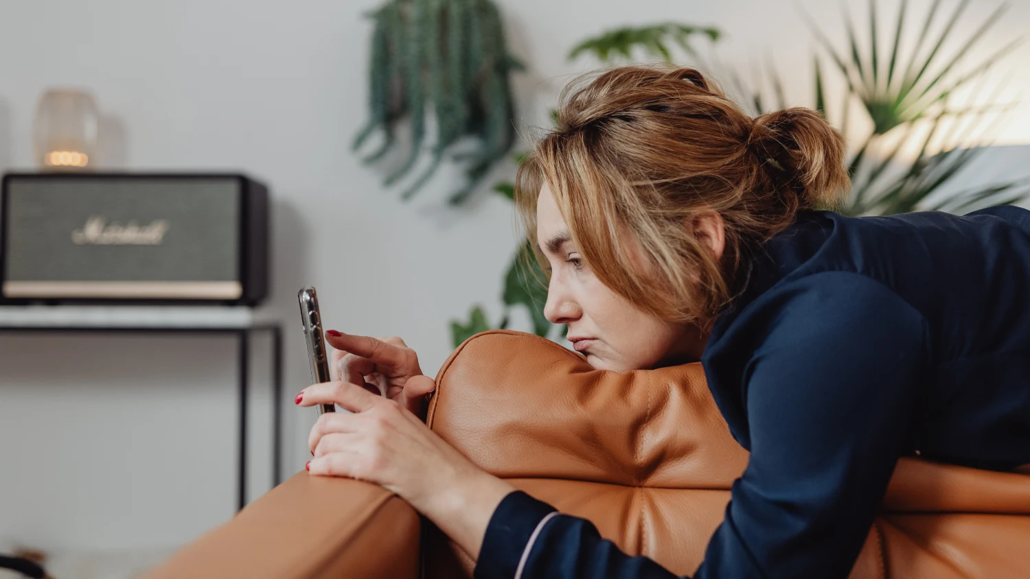 BBB 27 com INSCRIÇÕES ABERTAS: Como fazer o vídeo de inscrição e ser SELECIONADO com dicas MATADORAS 3 Ambiente simples com parede branca usado para gravar vídeo de inscrição do BBB