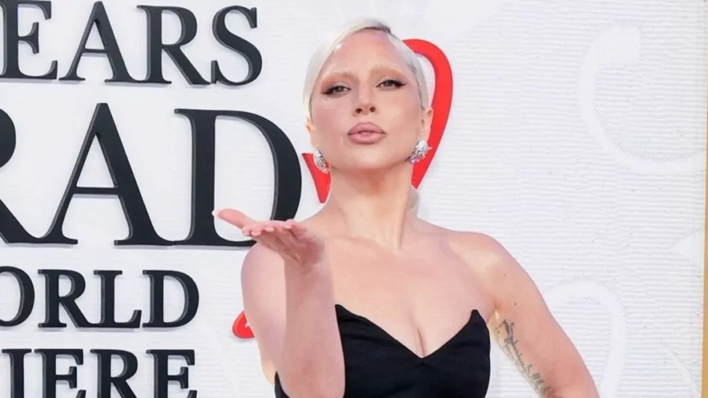 lady-gaga-o-Diabo_veste-prada-2