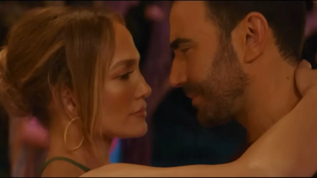 Paixão de Escritório: Jennifer Lopez Vive Romance Secreto em Novo Filme da Netflix 2 paixao-de-escritorio
