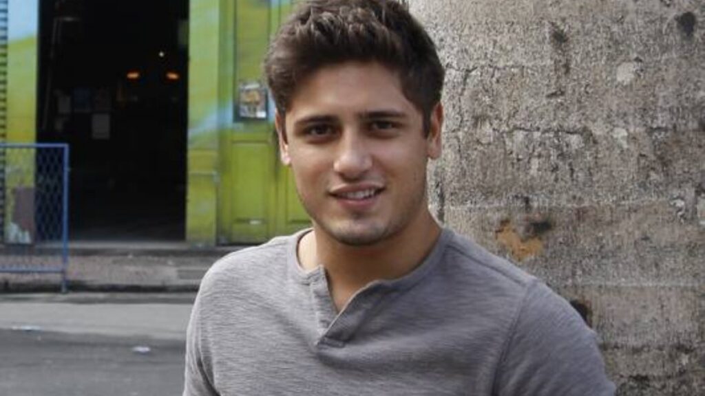 Roni de Avenida Brasil é Gay? Qual é o Final da Personagem? 3 roni-e-gay
