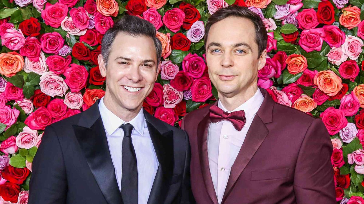 Jim Parsons é gay? Saiba quem é o marido do ator de Sheldon (The Big Bang Theory) 3 JIM PARSONS E TODD SPIEWAK