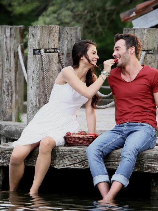 ▷ 10 Novelas Turcas em Português no Dailymotion | Produções Dubladas & Legendadas (GRÁTIS) 3 Aroma de Morango (Çilek Kokusu)