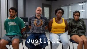 justica-2-critica